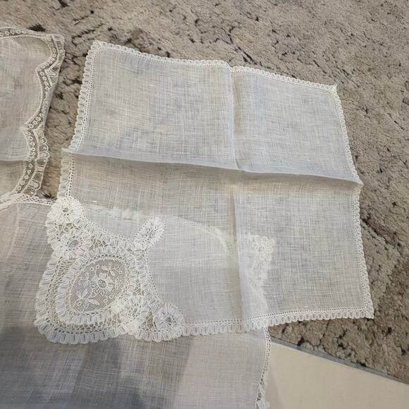 Schusters DESCO Vintage Handkercheifs Hankeys Lace Linen Women's Square Box of 3 - Picture 2 of 6
